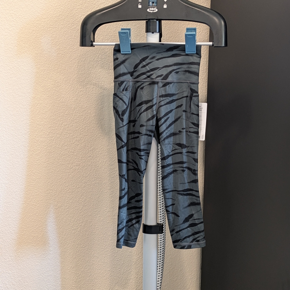 Athleta Black Zebra Print Capris